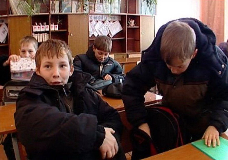 ШКОЛЬНИКИ ВИХОРЕВКИ НЕ МОГУТ УЧИТЬСЯ ИЗ-ЗА ПРОБЛЕМ С ОТОПЛЕНИЕМ В ГОРОДЕ