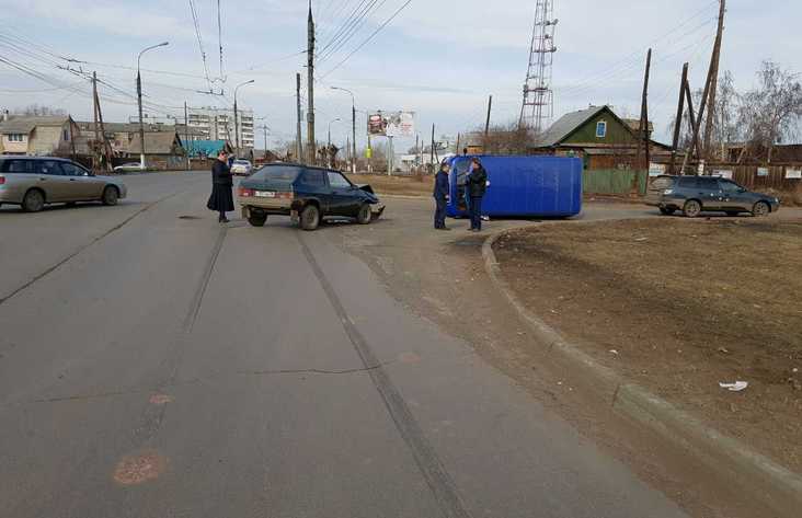 В БРАТСКЕ В ДТП ПОПАЛА МАШИНА «ПОЧТЫ РОССИИ»