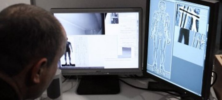 В АЭРОПОРТУ БРАТСКА ЗАДЕРЖАЛИ ПЬЯНОГО ПАССАЖИРА С НАРКОТИКАМИ