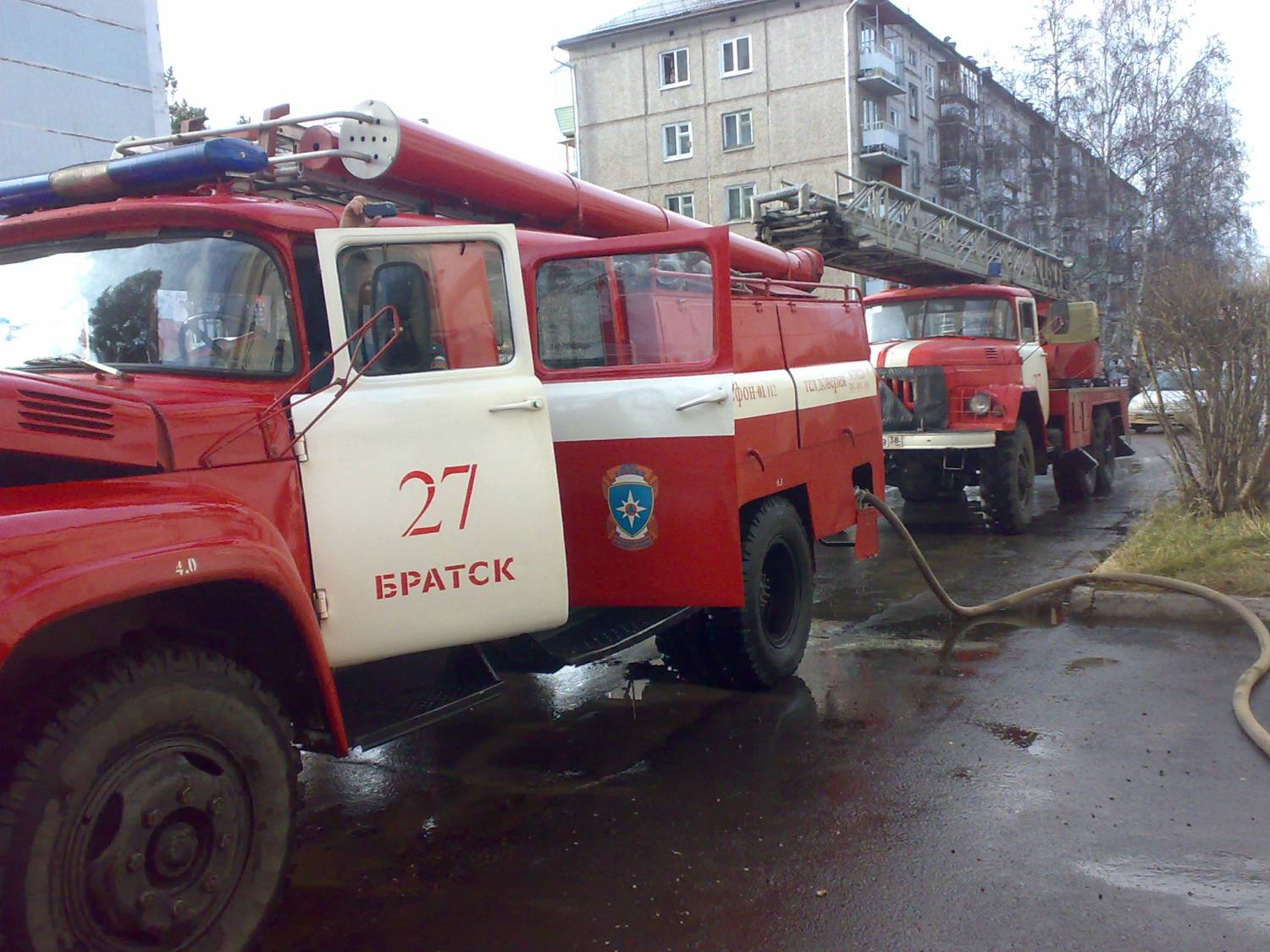 В БРАТСКЕ НА ПОЖАРЕ МНОГОКВАРТИРНОГО ДОМА ОГНЕБОРЦЫ СПАСЛИ ТРЕХ ЦЕЛОВЕК