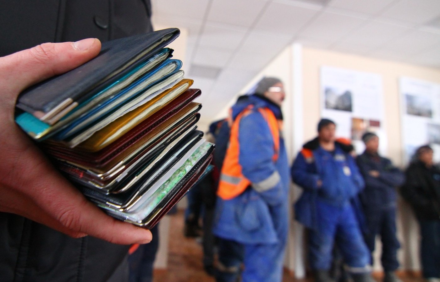 БРАТЧАНКА ЗА ДЕНЬГИ ПРОПИСЫВАЛА У СЕБЯ ИНОСТРАНЦЕВ