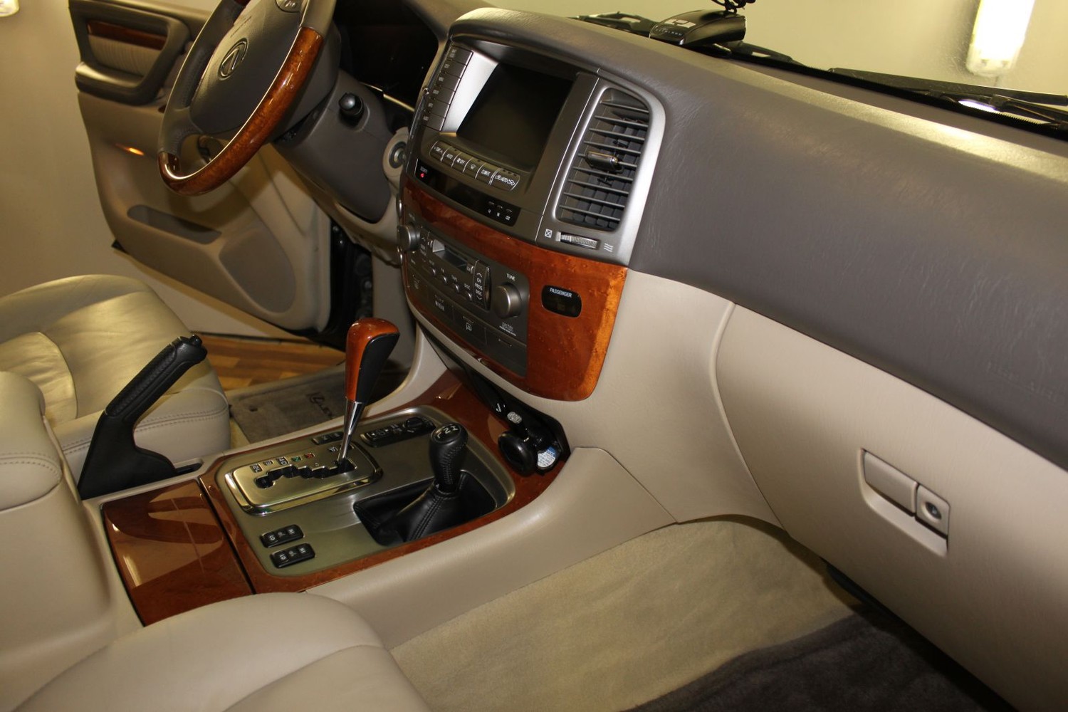 ИНТЕРПОЛ НАШЕЛ УГНАННЫЙ У БРАТЧАНИНА ДОРОГОСТОЯЩИЙ ВНЕДОРОЖНИК LEXUS