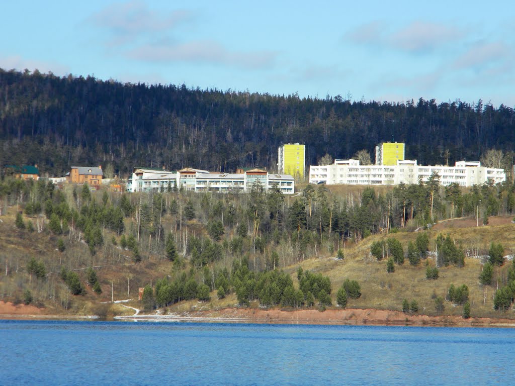 В БРАТСКЕ ЖЕНЩИНА, СТРАДАЮЩАЯ РАССТРОЙСТВОМ ПСИХИКИ, ВЫПРЫГНУЛА ИЗ ОКНА